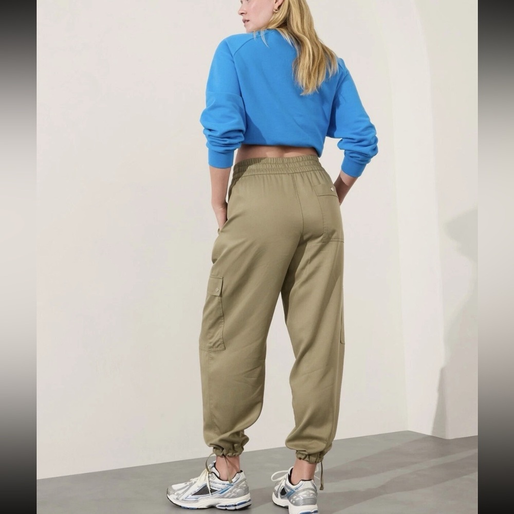 NWT $109 Athleta Celestial High Rise Utility Pant Feather